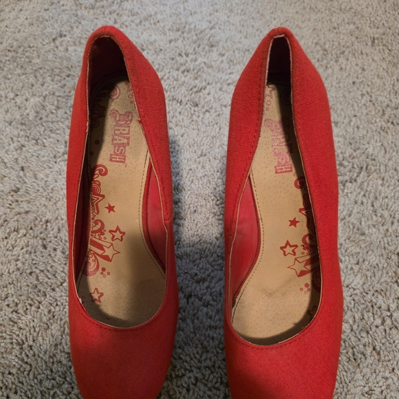 Brash Stylish Red Women's Shoes - Picture 2 of 5